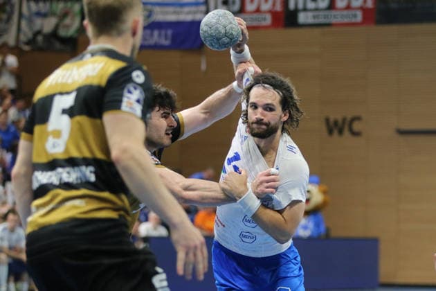 06 06 2026 Handball Men 2025 2026 2 Handball Bundesliga 34 Matchday HC Elbflorenz 2006 Dessau Roßlauer HV 06 BallsportArena Dresden Jakub Powarzynski Dessau Roßlauer HV, 14, white in duel with Doruk Pehlivan Dresden, 11, schwarzgold Dresden Saxony Germany