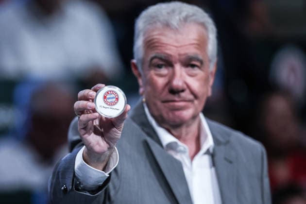 Sport, Football, DFB Cup season 2026 2027 DFB Cup draw for the 1st round 06 06 2026, German Football Museum Peter Frymuth DFB Vice President with the draw ball from FC Bayern Munich in his hand Dortmund German Football Museum North Rhine-Westphalia Germany