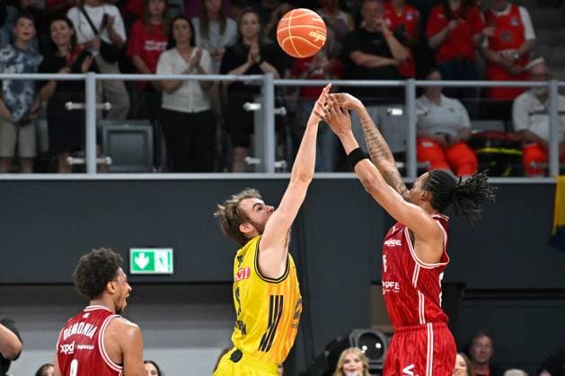 BAMBERG 06 06 2026 Basketball easycredit 1 Basketball Bundesliga 4 Playoff semi-final Bamberg Baskets vs Alba Berlin Austin Crowley 85, Bamberg Baskets vs Malte Delow 6, Alba Berlin Photo Hans Martin Issler isslerimages Bamberg Baskets vs Alba Berlin