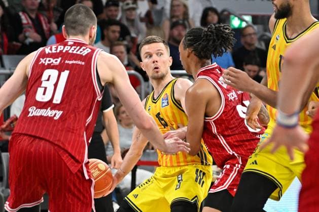 BAMBERG 06 06 2026 Basketball easycredit 1 Basketball Bundesliga 4 Playoff semi-final Bamberg Baskets vs Alba Berlin Martin Hermannsson 15, Alba Berlin vs Daniel Keppeler 31, Bamberg Baskets and Austin Crowley 85, Bamberg Baskets Photo Hans Martin Issler isslerimages Bamberg Baskets vs Alba Berlin