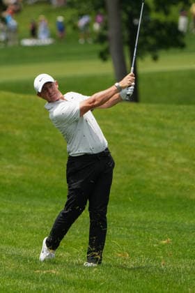 DUBLIN, OH - JUNE 06: Rory McIlroy of Northern Ireland plays his shot from the rough of the fairway of hole 1 during third round of the Memorial Tournament on June 06, 2026 at the Muirfield Village Golf Club in Dublin, Ohio. (Photo by Jason Mowry Icon Sportswire) GOLF: JUN 06 PGA, Golf Herren the Memorial Tournament presented by Workday EDITORIAL USE ONLY Icon260606015