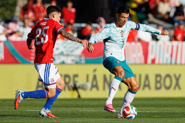 Agustin Arce and Cristiano Ronaldo seen during International Friendly, Länderspiel, Nationalmannschaft game between national teams of Portugal and Chile (Luis Loureiro Ball Raw Images PT) Oeiras Estadio Nacional Portugal Copyright: xLuisxLoureirox luisloureiro_portugal_chile_2526-14