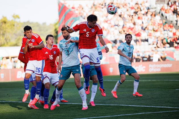 Ruben Dias and Ivan Roman seen during International Friendly, Länderspiel, Nationalmannschaft game between national teams of Portugal and Chile (Luis Loureiro Ball Raw Images PT) Oeiras Estadio Nacional Portugal Copyright: xLuisxLoureirox luisloureiro_portugal_chile_2526-53