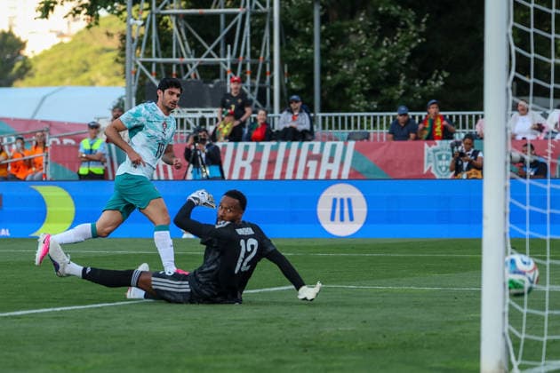 Goncalo Guedes Portugal scored the goal to 1 0, Lawrence Vigouroux Chile during the international friendly match between Portugal and Chile at Estadio Nacional do Jamor on June 6, 2026, in Oeiras, Portugal The match serves as preparation for the 2026 FIFA World Cup in the United States Copyright: JoaquimxFerreira