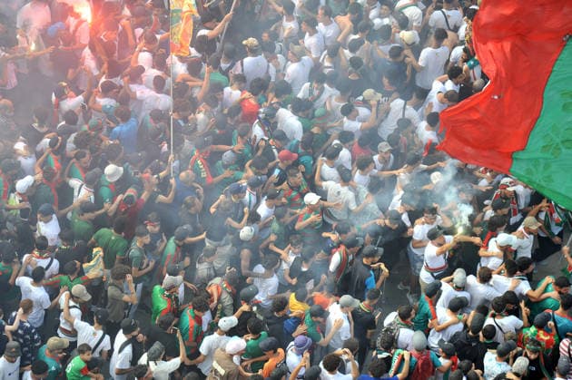 MC Alger Celebrent le Trophee de championnat avec les supporters les supporters de MC Alger celebrant leur victoire de Champoinal d AlgÃ rie 25 26, avec les joueurs, a Alger, en Algerie, le 06 Juillet 2026, MC Alger Il remporte le championnat algerien pour la dixieme fois de sans estoire (Photo By Ohtmane APP) Alger Algerie Copyright: xAlgÃ riexPressexPhotosxOhtmanex xAPPx DSC_4388