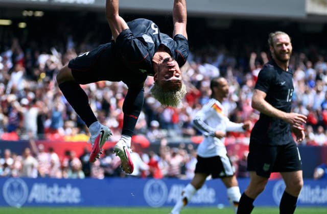 Soccer, international match, men, friendly match for the 2026 World Cup, Soldier Field, Chicago USA Germany cheers Antonee Robinson USA after his goal for 1 1 cheers, joy, action