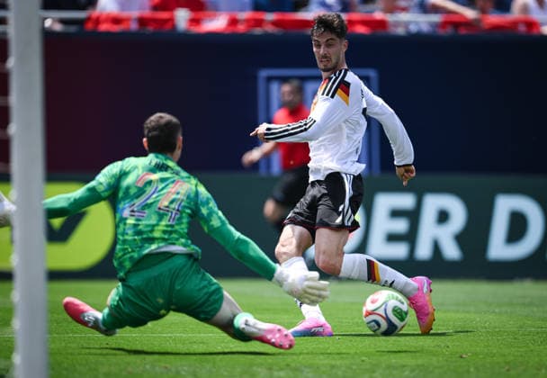 Soccer World Cup 2026 test match in Chicago 06 06 2026 USA Germany Kai Havertz right, Germany against goalkeeper Matt Freese left, USA