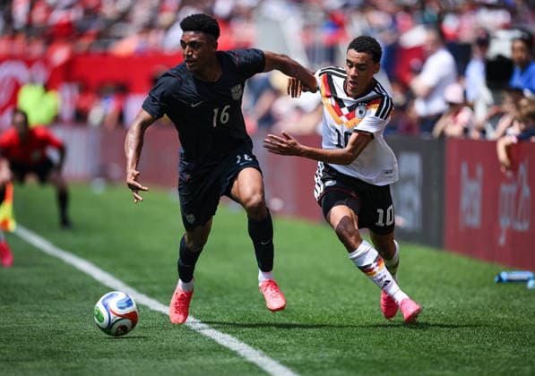 Soccer World Cup 2026 test match in Chicago 06 06 2026 USA Germany Christian Pulisic right, Germany against Alex Freeman left, USA
