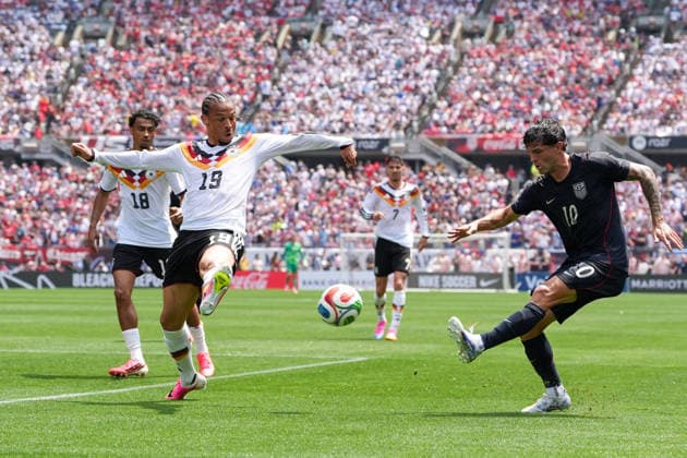 Christian Pulisic USA, 10 shoots the ball against Leroy Sane Germany, 19 , while Nathaniel Brown Germany, 18 looks on USA, United States vs Germany, International soccer, Friendly, 06 06 2026 USA, United States vs Germany, International soccer, Friendly, 06 06 2026 Chicago Copyright: xEibner-Pressefoto ScottxColemanx EP_SCN