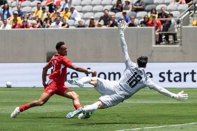 International soccer friendly - Switzerland vs Australia Switzerland s Dan Ndoye (L) sores the 1-0 against Australia s goalkeeper Patrick Beach during an International Friendly, Länderspiel, Nationalmannschaft soccer match between Switzerland and Australia in San Diego, California, USA, 06 June 2026. San Diego St. Gallen United States  Copyright: xPETERxKLAUNZERx