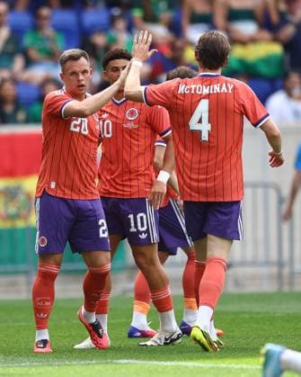 Lawrence Shankland of Scotland celebrates scoring the opening goal with team-mates Bolivia v Scotland, International Friendly, Länderspiel, Nationalmannschaft Football, Sports Illustrated Stadium, New Jersey, USA - 06 Jun 2026New Jersey Sports Illustrated Stadium United States of America EDITORIAL USE ONLY No use with unauthorised audio, video, data, fixture lists, club league logos or live services. Online in-match use limited to 120 images, no video emulation. No use in betting, games or single club league player publications. Copyright: xMichaelxZemanek Shutterstockx 16912856af