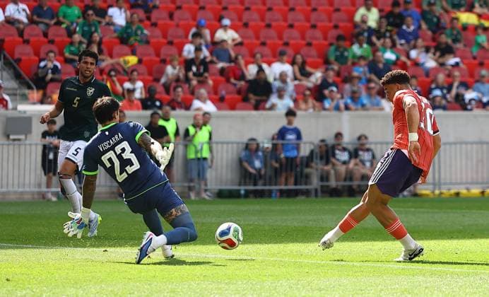Che Adams of Scotland scores his sides third goal Bolivia v Scotland, International Friendly, Länderspiel, Nationalmannschaft Football, Sports Illustrated Stadium, New Jersey, USA - 06 Jun 2026New Jersey Sports Illustrated Stadium United States of America EDITORIAL USE ONLY No use with unauthorised audio, video, data, fixture lists, club league logos or live services. Online in-match use limited to 120 images, no video emulation. No use in betting, games or single club league player publications. Copyright: xMichaelxZemanek Shutterstockx 16912856ap