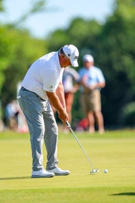 MADISON, WI - JUNE 06: Kenny Perry from Franklin, KY putts on the first green during the second round of the PGA, Golf Herren Tour Champions American Family Insurance Championship golf tournament on June 6, 2026 at TPC Wisconsin Golf Course in Madison, WI. (Photo by Lawrence Iles Icon Sportswire) GOLF: JUN 06 PGA TOUR Champions American Family Insurance Championship EDITORIAL USE ONLY Icon2606060092