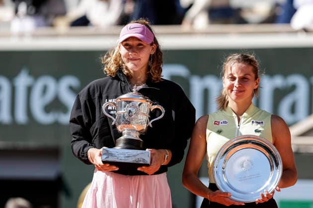 Paris, France June 6 Mirra Andreeva celebrates with the winner™s trophy after winning her match against Maja Chwalinska of Poland during the Women™s Final on Day Fourteen of the 2026 French Open at Roland Garros on June 6, 2026 in Paris, France Photo by JustPictures Paris Roland Garros France Copyright: x x2026xEurasiaxSportxImagesx jp-en-EuSpIm-AB6_Roland_Garros_06Jun2026_PR690