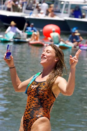June 6, 2026, St Petersburg, Florida, USA: The United StatesÃ¢â‚¬â ¢ KAYLEA ARNETT celebrates after her final dive from the 70-foot tower at the St. Pete Pier during the Red Bull Cliff Diving World Series. ARNETT took the top spot on the podium ahead of Rhiannan Iffland (second) and Lisa Faulkner Red Bull Cliff Diving World Series  - ZUMAd225 20260606_znp_d225_005 Copyright: xZoraidaxDiazx