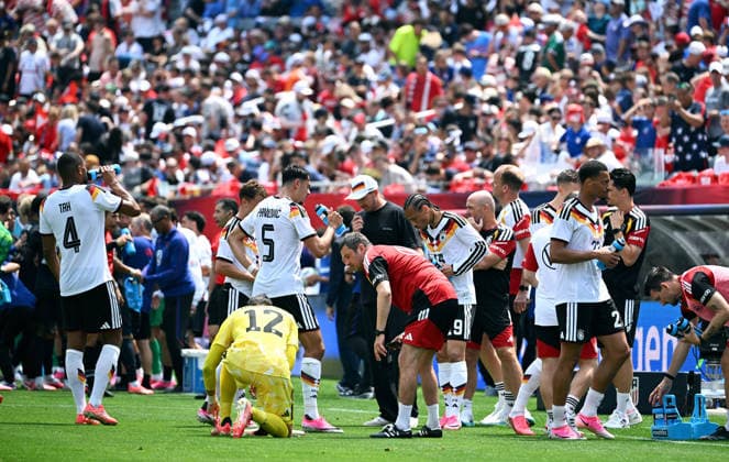Soccer, international match, men, friendly match for the 2026 World Cup, Soldier Field, Chicago USA Germany 1 2 Drink break Germany feature, symbol, symbolic image