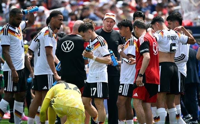 Soccer, international match, men, friendly match for the 2026 World Cup, Soldier Field, Chicago USA Germany 1 2 Drink break Germany feature, symbol, symbolic image
