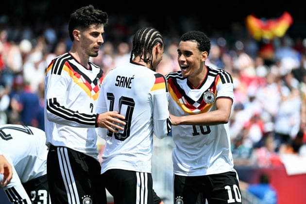 Soccer, international match, men, friendly match for the 2026 World Cup, Soldier Field, Chicago USA Germany 1 2 cheers Leroy Sane GER after his goal for 1 2, together with Jamal Musiala GER , Kai Havertz GER cheers, joy, action