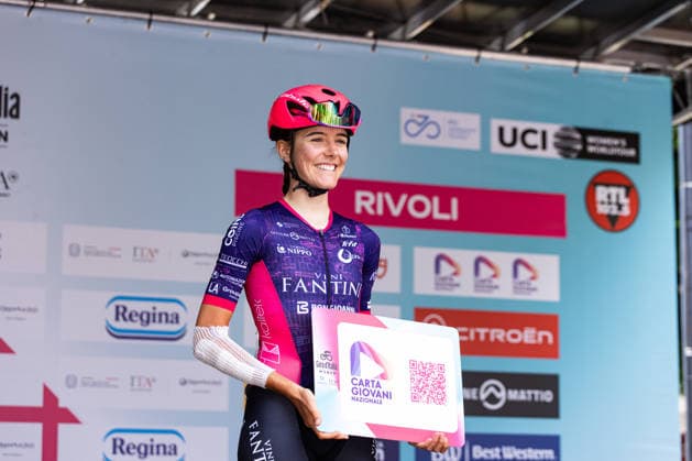 37th Giro d Italia Women 2026 - Stage 8 Gaia Segato of VINI FANTINI - BEPINK is awarded as the Best Young Italian in the General Classification during Stage 8 of the 37th Giro d Italia Women, a 106km stage from Rivoli to Sestriere, in Italy, on June 6, 2026. Rivoli Italy  Copyright: xTommasoxBerardix originalFilename:berardi-37thgiro260606_npN7F.jpg