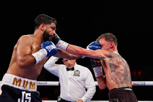Sheffield Fight Week Josh Padley (black & pink shorts) in action against Aqib Fiaz during the EBU European Super Featherweight Title during at Utilita Arena Sheffield, Sheffield 06 06 2026 UK Newspapers OUT Copyright: xMaxxTomlinsonx FIL-23539-0003