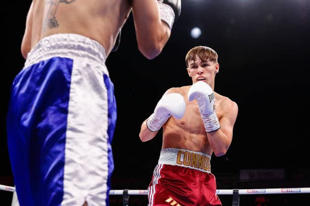 Sheffield Fight Week Connor Mitchell (red shorts) competes against Rodrigo Matias Areco during their Featherweight Contest at Utilita Arena Sheffield, Sheffield 06 06 2026 UK Newspapers OUT Copyright: xMaxxTomlinsonx FIL-23539-0019