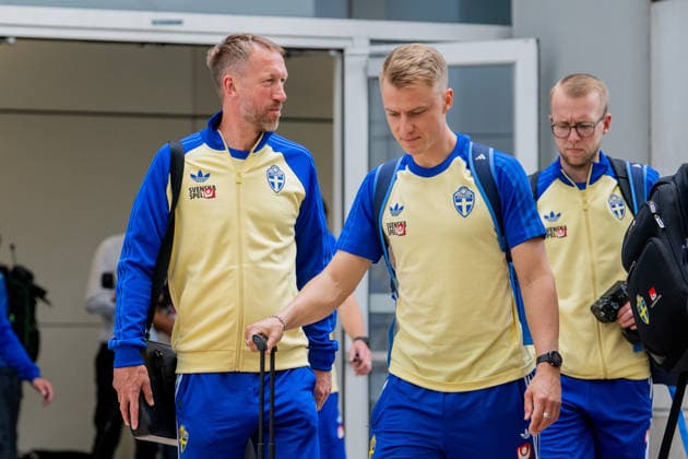 260606 Head coach Graham Potter of the Swedish national football team arrives at Dallas Fort Worth International Airport during day 5 ahead of the FIFA World Cup 2026 on June 6, 2026 in Dallas Photo Petter Arvidson BILDBYRAN kod PA PA1220 fotboll football soccer fotball vm fotbolls vm fotball vm fotbolls vm 2026 fifa world cup 2026 resa travel sverige sweden sverige a day 5 bbeng ankomst arrival  Copyright: PETTERxARVIDSON BB260606PA058