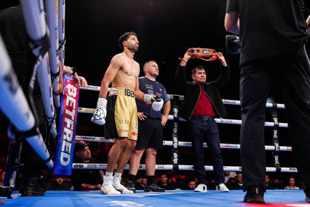 Sheffield Fight Week Antonio Barrera carries the belt for Ibrahim Nadim before his fight against Ibraheem Sulaimaan, English Super Featherweight Title at Utilita Arena Sheffield, Sheffield 06 06 2026 UK Newspapers OUT Copyright: xMaxxTomlinsonx FIL-23539-0057