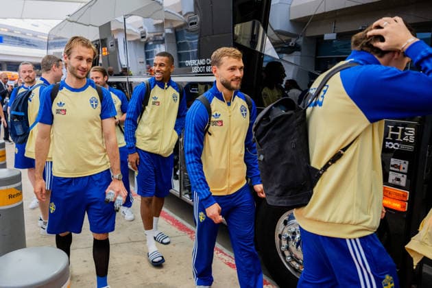 260606 Benjamin Nygren, Isak Hien and Jesper Karlström of the Swedish national football team arrives at Dallas Fort Worth International Airport during day 5 ahead of the FIFA World Cup 2026 on June 6, 2026 in Dallas Photo Petter Arvidson BILDBYRAN code PA PA1220 fotboll football soccer fotball vm fotbolls vm fotball vm fotbolls vm 2026 fifa world cup 2026 resa travel sverige sweden sverige a day 5 bbeng ankomst arrival  Copyright: PETTERxARVIDSON BB260606PA061
