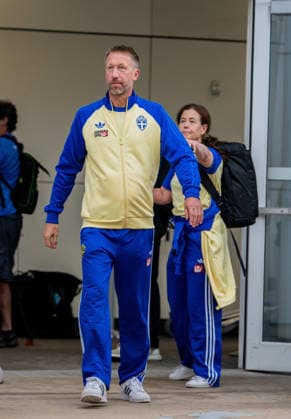 260606 Head coach Graham Potter of the Swedish national football team arrives at Dallas Fort Worth International Airport during day 5 ahead of the FIFA World Cup 2026 on June 6, 2026 in Dallas Photo Petter Arvidson BILDBYRAN kod PA PA1220 fotboll football soccer fotball vm fotbolls vm fotball vm fotbolls vm 2026 fifa world cup 2026 resa travel sverige sweden sverige a day 5 bbeng ankomst arrival  Copyright: PETTERxARVIDSON BB260606PA062