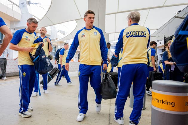 260606 Viktor Gyökeres of the Swedish national football team arrives at Dallas Fort Worth International Airport during day 5 ahead of the FIFA World Cup 2026 on June 6, 2026 in Dallas Photo Petter Arvidson BILDBYRAN kod PA PA1220 fotboll football soccer fotball vm fotbolls vm fotball vm fotbolls vm 2026 fifa world cup 2026 resa travel sverige sweden sverige a day 5 bbeng arrival  Copyright: PETTERxARVIDSON BB260606PA064