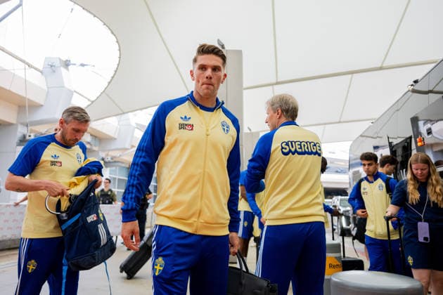 260606 Viktor Gyökeres of the Swedish national football team arrives at Dallas Fort Worth International Airport during day 5 ahead of the FIFA World Cup 2026 on June 6, 2026 in Dallas Photo Petter Arvidson BILDBYRAN kod PA PA1220 fotboll football soccer fotball vm fotbolls vm fotball vm fotbolls vm 2026 fifa world cup 2026 resa travel sverige sweden sverige a day 5 bbeng arrival  Copyright: PETTERxARVIDSON BB260606PA065