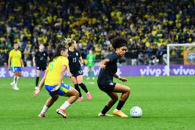 SAO PAULO,BRAZIL - JUNE 06: Lily Yohannes of USA drives the ball during the women™s International Friendly, Länderspiel, Nationalmannschaft match between Brazil and USA on June 6, 2026, at Neoquimica Arena in Sao Paulo, Brazil. (Photo by Leandro Bernardes PxImages Icon Sportswire) SOCCER: JUN 06 Women™s Brazil vs USA EDITORIAL USE ONLY Icon2606062665