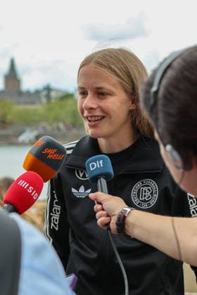 Cologne, Germany 06 06 2026 Pool interview after winning the World Cup qualifier against Norway and securing World Cup qualification In the picture Vivien Endemann Germany at the pool interview at the team hotel in Cologne Copyright: HMBxMedia MadeleinexFantini