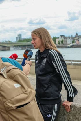 Cologne, Germany 06 06 2026 Pool interview after winning the World Cup qualifier against Norway and securing World Cup qualification In the picture Vivien Endemann Germany at the pool interview at the team hotel in Cologne Copyright: HMBxMedia MadeleinexFantini