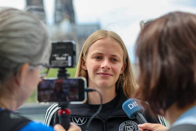 Cologne, Germany 06 06 2026 Pool interview after winning the World Cup qualifier against Norway and securing World Cup qualification In the picture Vivien Endemann Germany at the pool interview at the team hotel in Cologne Copyright: HMBxMedia MadeleinexFantini