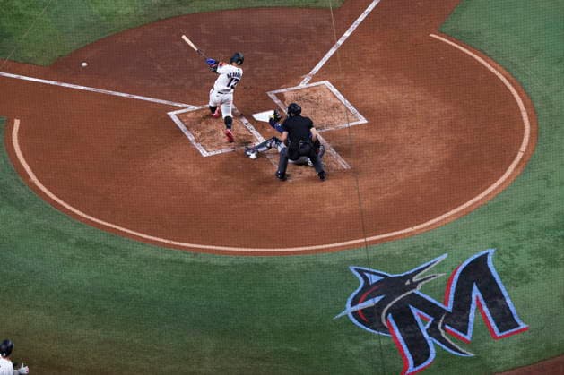 MLB, Baseball Herren, USA - Miami Marlins vs Tampa Bay Rays Miami Marlins Left Fielder Heriberto Hernandez (L) in action during the Major League Baseball (MLB) game between the Miami Marlins and the Tampa Bay Rays in Miami, Florida, USA, 06 June 2026. MIAMI FLORIDA United States  Copyright: xCRISTOBALxHERRERA-ULASHKEVICHx