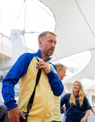 260606 Head coach Graham Potter of the Swedish national football team arrives at Dallas Fort Worth International Airport during day 5 ahead of the FIFA World Cup 2026 on June 6, 2026 in Dallas Photo Petter Arvidson BILDBYRAN kod PA PA1220 fotboll football soccer fotball vm fotbolls vm fotball vm fotbolls vm 2026 fifa world cup 2026 resa travel sverige sweden sverige a day 5 bbeng ankomst arrival  Copyright: PETTERxARVIDSON BB260606PA077