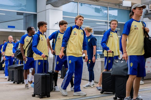 260606 Anthony Elanga, Yasin Ayari, Besfort Zeneli, Carl Starfelt, Mattias Svanberg and Hjalmar Ekdal of the Swedish national football team arrives at Dallas Fort Worth International Airport during day 5 ahead of the FIFA World Cup 2026 on June 6, 2026 in Dallas Photo Petter Arvidson BILDBYRAN kod PA PA1220 fotboll football soccer fotball vm fotbolls vm fotball vm fotbolls vm 2026 fifa world cup 2026 resa travel sverige sweden sverige a day 5 bbeng arrival arrival  Copyright: PETTERxARVIDSON BB260606PA079