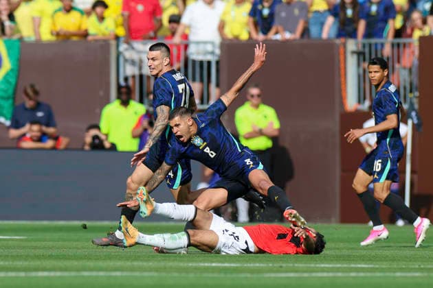SOCCER 2026: Egypt Vs Brazil JUN 6 June 6, 2026: Brazil midfielder Bruno GuimaroÂ£es (8) attempts to dodge Egypt midfielder Mohanad Lasheen (17) during the first half of the International Friendly, Länderspiel, Nationalmannschaft soccer match between Egypt and Brazil at Huntington Bank Field in Cleveland, Ohio. Brian Fisher CSM (Credit Image: Â Brian Fisher Cal Media) Cleveland Ohio United States of America EDITORIAL USE ONLY Copyright: xx ZUMA-20260606_zma_c04_030.jpg BrianxFisherx csmphotothree493340