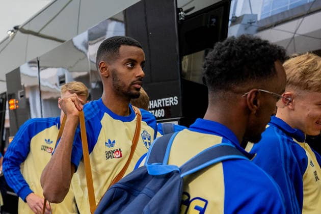 260606 Alexander Isak of the Swedish national football team arrives at Dallas Fort Worth International Airport during day 5 ahead of the FIFA World Cup 2026 on June 6, 2026 in Dallas Photo Petter Arvidson BILDBYRAN kod PA PA1220 fotboll football soccer fotball vm fotbolls vm fotball vm fotbolls vm 2026 fifa world cup 2026 resa travel sverige sweden sverige a day 5 bbeng ankomst arrival  Copyright: PETTERxARVIDSON BB260606PA085