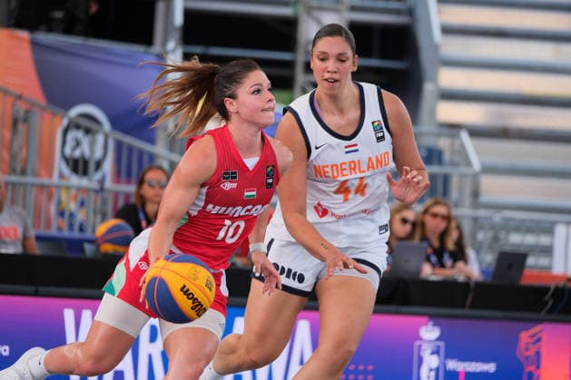 June 6, 2026, Warsaw, Masovian Voivodeship, Poland: Netherlands ZOE SLAGTER (44) and Hungary s KLAUDIA PAPP (10) in action during a FIBA 3x3 Basketball World Cup women s quarter-final game between Netherlands and Hungary in Warsaw, Poland. Basketball 2026: FIBA 3x3 World Cup Women s Quarterfinal: Netherlands 21:20 Hungary  - ZUMAk204 20260606_zip_k204_034 Copyright: xRomanxKozielx