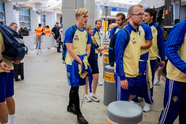 260606 Lucas Bergvall of the Swedish national football team arrives at Dallas Fort Worth International Airport during day 5 ahead of the FIFA World Cup 2026 on June 6, 2026 in Dallas Photo Petter Arvidson BILDBYRAN kod PA PA1220 fotboll football soccer fotball vm fotbolls vm fotball vm fotbolls vm 2026 fifa world cup 2026 resa travel sverige sweden sverige a day 5 bbeng ankomst arrival  Copyright: PETTERxARVIDSON BB260606PA086