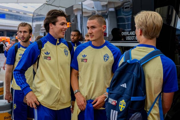 260606 Goalkeeper Jacob Widell Zetterström and Gustaf Lagerbielke of the Swedish national football team arrives at Dallas Fort Worth International Airport during day 5 ahead of the FIFA World Cup 2026 on June 6, 2026 in Dallas Photo Petter Arvidson BILDBYRAN kod PA PA1220 fotboll football soccer fotball vm fotbolls vm fotball vm fotbolls vm 2026 fifa world cup 2026 resa travel sverige sweden sverige a day 5 bbeng arrival arrival  Copyright: PETTERxARVIDSON BB260606PA087