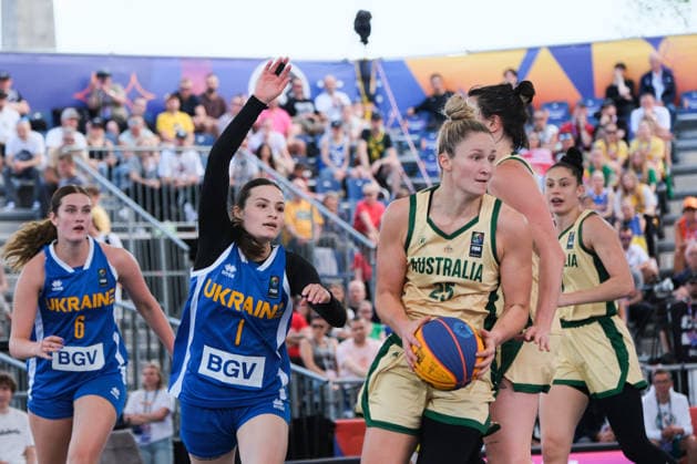 June 6, 2026, Warsaw, Masovian Voivodeship, Poland: Australia s AMY ATWELL (25) and Ukraine s ANZHELIKA LIASHKO (1), KATERYNA KOVAL (6) in action during a FIBA 3x3 Basketball World Cup women s quarter-final game between Australia and Ukraine in Warsaw, Poland. Basketball 2026: FIBA 3x3 World Cup Women s Quarterfinal: Australia 21:10 Ukraine  - ZUMAk204 20260606_zip_k204_047 Copyright: xRomanxKozielx