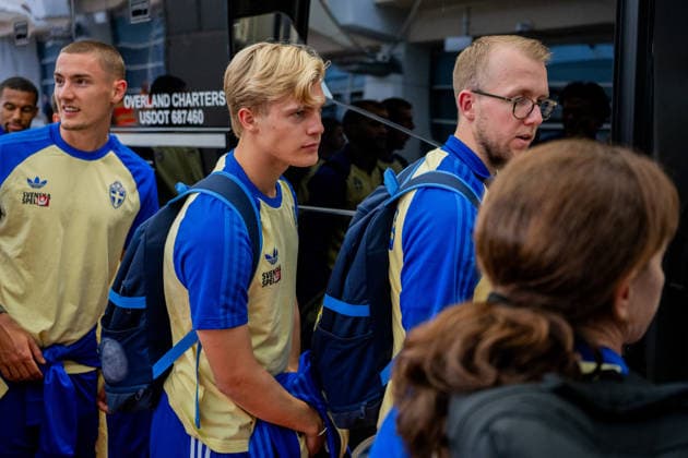 260606 Lucas Bergvall of the Swedish national football team arrives at Dallas Fort Worth International Airport during day 5 ahead of the FIFA World Cup 2026 on June 6, 2026 in Dallas Photo Petter Arvidson BILDBYRAN kod PA PA1220 fotboll football soccer fotball vm fotbolls vm fotball vm fotbolls vm 2026 fifa world cup 2026 resa travel sverige sweden sverige a day 5 bbeng ankomst arrival  Copyright: PETTERxARVIDSON BB260606PA089