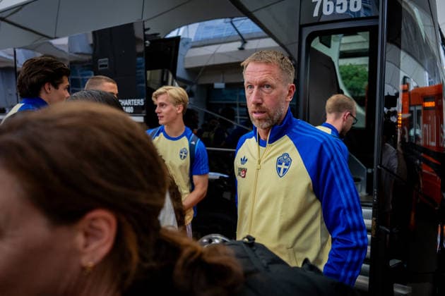 260606 Head coach Graham Potter of the Swedish national football team arrives at Dallas Fort Worth International Airport during day 5 ahead of the FIFA World Cup 2026 on June 6, 2026 in Dallas Photo Petter Arvidson BILDBYRAN kod PA PA1220 fotboll football soccer fotball vm fotbolls vm fotball vm fotbolls vm 2026 fifa world cup 2026 resa travel sverige sweden sverige a day 5 bbeng ankomst arrival  Copyright: PETTERxARVIDSON BB260606PA090