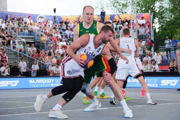 June 6, 2026, Warsaw, Masovian Voivodeship, Poland: Latvia s ZIGMARS RAIMO (9) and Lithuania s AURELIJUS PUKELIS (24) in action during a FIBA 3x3 Basketball World Cup men s quarter-final game between Latvia and Lithuania in Warsaw, Poland. Basketball 2026: FIBA 3x3 World Cup Men s Quarterfinal: Latvia 22:13 Lithuania  - ZUMAk204 20260606_zip_k204_065 Copyright: xRomanxKozielx