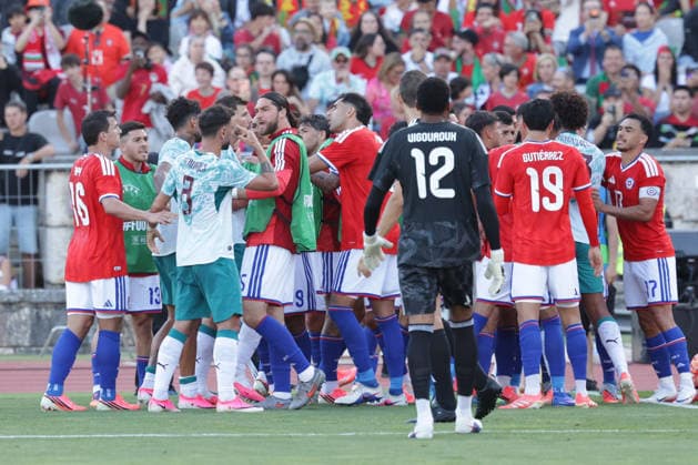 Friendly match Portugal Chile, at Estadio Nacional do Jamor city of Oeiras Portugal, June 6, 2026, Oeiras, Portugal The games are discussing after a lazy Copyright: HMBxMedia FernandoxSoares