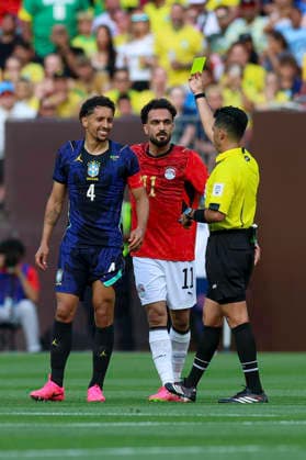 June 6, 2026: Brazil defender Marquinhos (4) receives a yellow card during the first half of the International Friendly, Länderspiel, Nationalmannschaft soccer match between Egypt and Brazil at Huntington Bank Field in Cleveland, Ohio. CSM Cleveland United States of America - ZUMAc04_ 20260606_zma_c04_042 Copyright: xBrianxFisherx