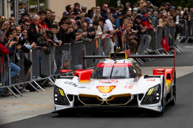 AUTOMOBILE : 24 Heures du Mans - 06 06 2026 20 Bmw M Team Wrt (GER) BMW M Hybrid V8 (Hypercar) driven by Robin Frijns (NED) RenÃ Rast (GER) Sheldon Van Der Linde (RSA), during the administrative and technical checks of the 24 Hours of Le Mans, third round of the FIA WEC 2026 Championship, on the Place de la RÃ publique in Le Mans, France, from June 5 to 6, 2026. LE MANSFrance  Copyright: xERICxLExGALLIOTx xMPSxAGENCYx x